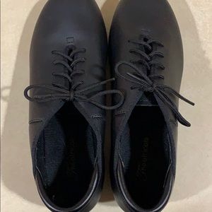 NEW women’s tap shoes